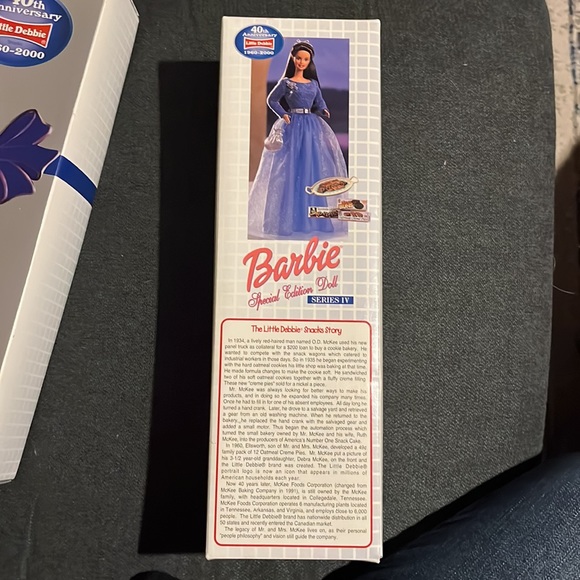 40th Anniversary Little Debbie Barbie - Picture 6 of 6